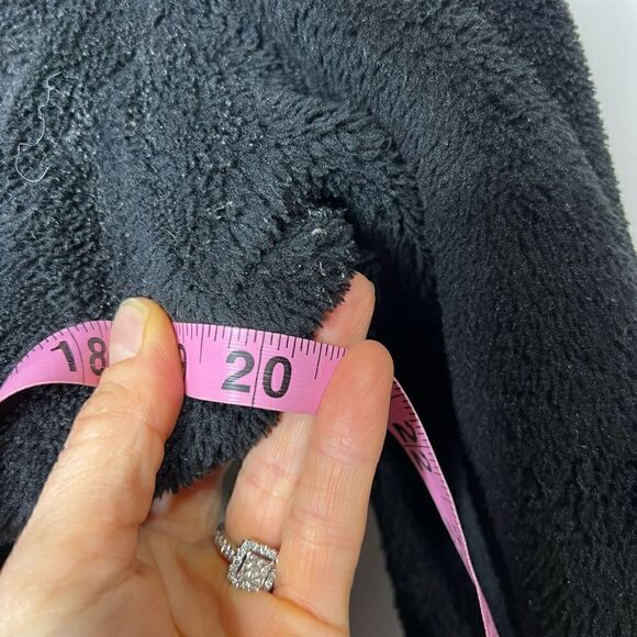 Patagonia Black Fluffy Fleece Jacket Zippered Gray Lining - Picture 10 of 16